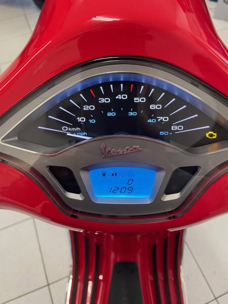 Vespa 50 Primavera à Bandol autour de Toulon