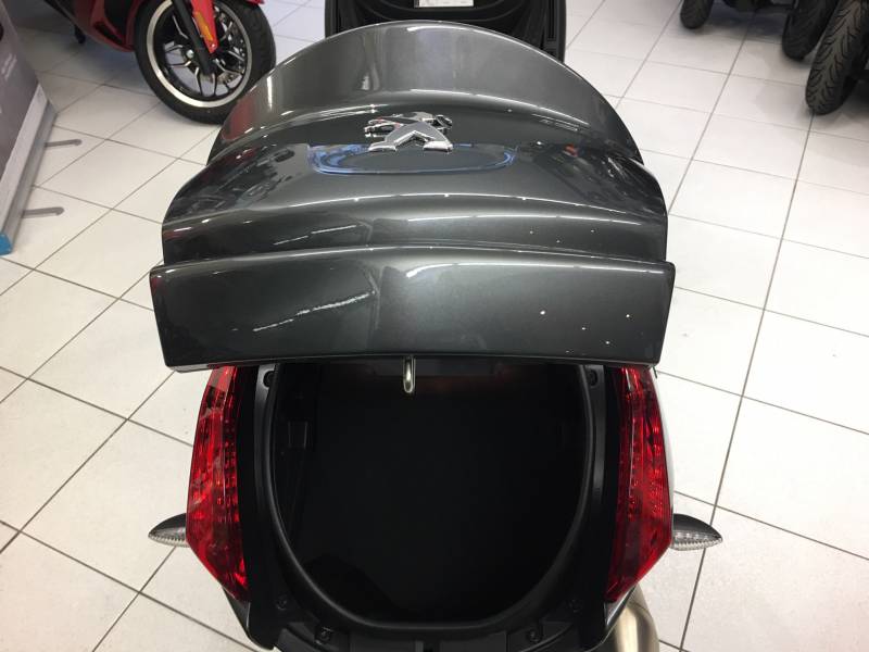 Destockage Scooter de direction 3 roues Peugeot Metropolis 400 RS 13