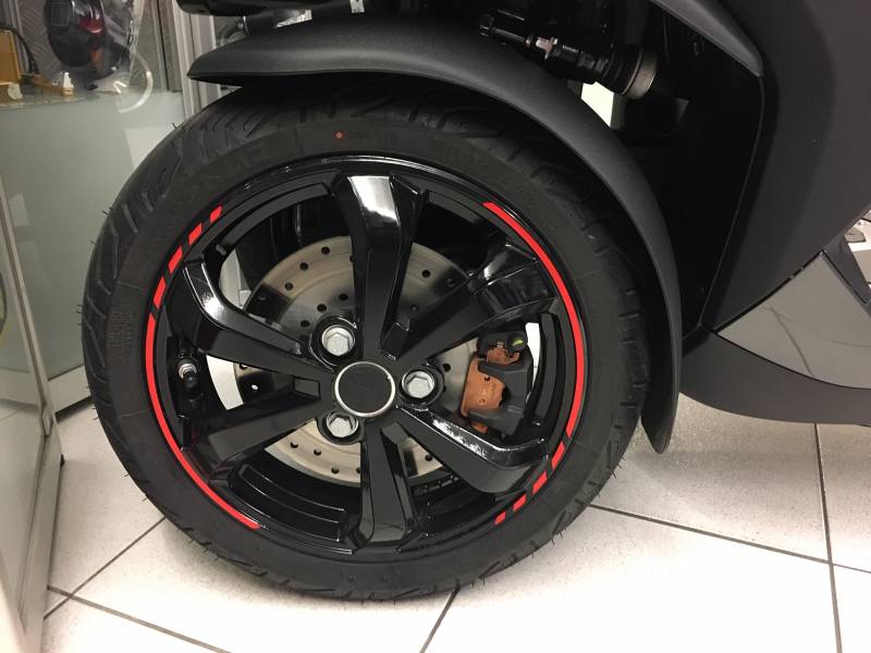 Destockage Scooter de direction 3 roues Peugeot Metropolis 400 RS 13