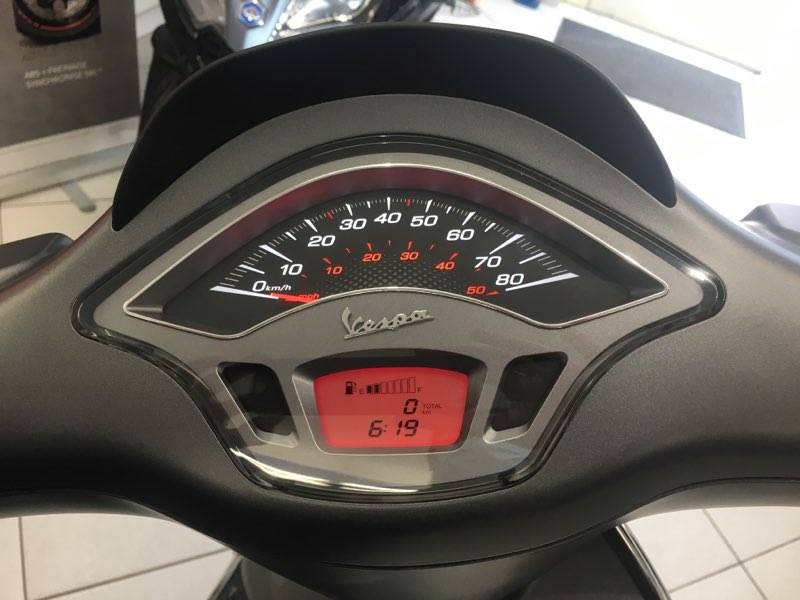 Vente scooter Vespa 50cc à Sanary sur Mer