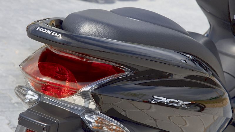 Scooter Honda PCX près de Bandol