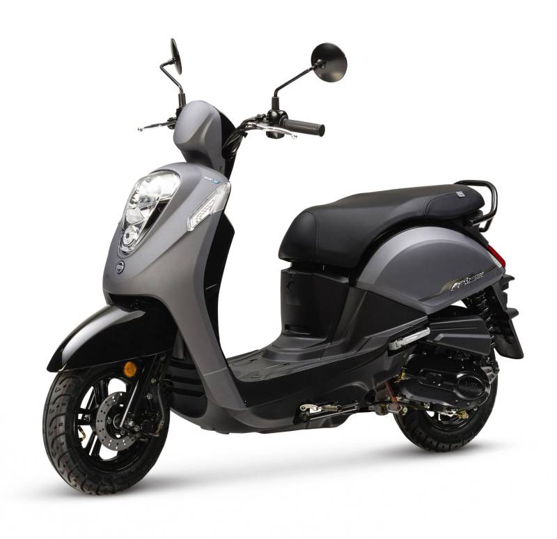 Scooter Sym MIO 50 petit gabarit sur Six fours les plages